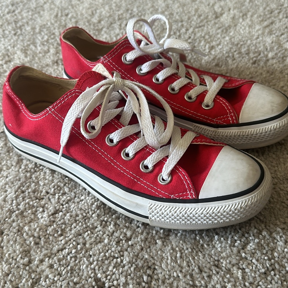 Red converse - Picture 3 of 5